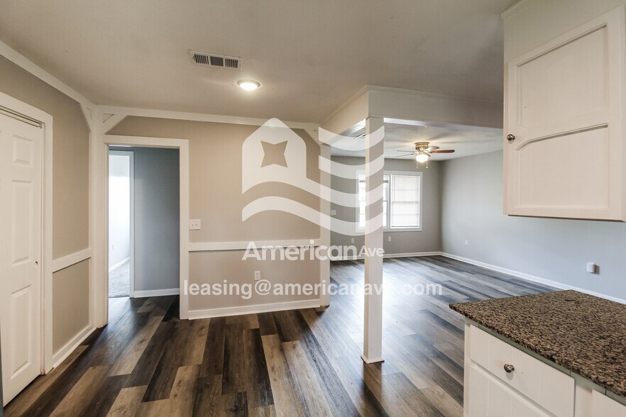 Building Photo - 103 Galahad Dr