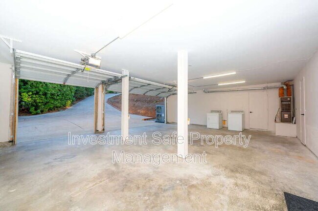 Building Photo - 9997 Javelin Way