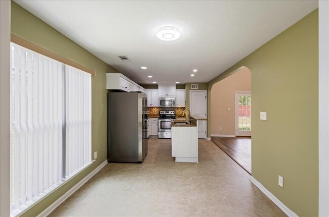 Building Photo - 2121 Grv Lndg Wy