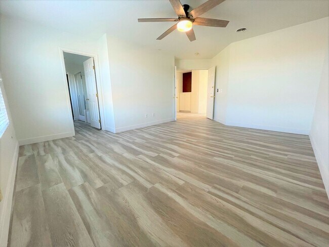 Building Photo - Two Oversized Rooms is what you looking for!