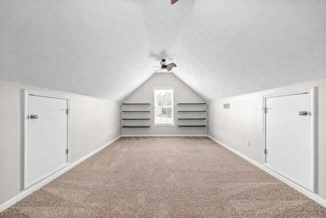 Building Photo - Pet Friendly Three Bedroom with Bonus!