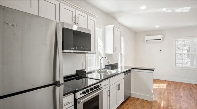 Building Photo - Graham Apartments