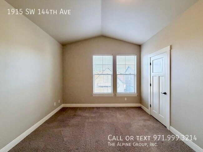 Building Photo - 1915 SW 144th Ave