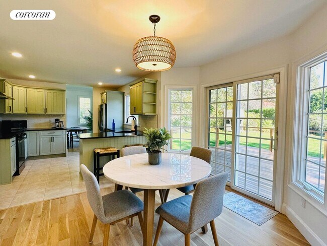 Building Photo - 10 Ginny Ln