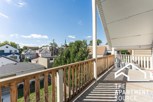Building Photo - 2853 W Dickens Ave