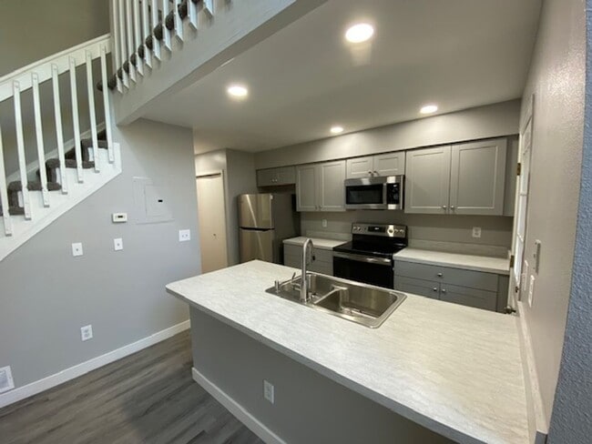 Building Photo - 8393 W 90th Pl
