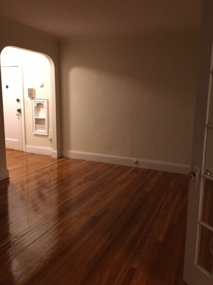 Building Photo - 2045 Commonwealth Ave