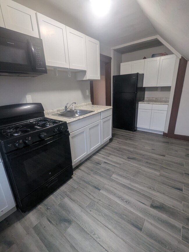 Building Photo - 89 Hubinger St