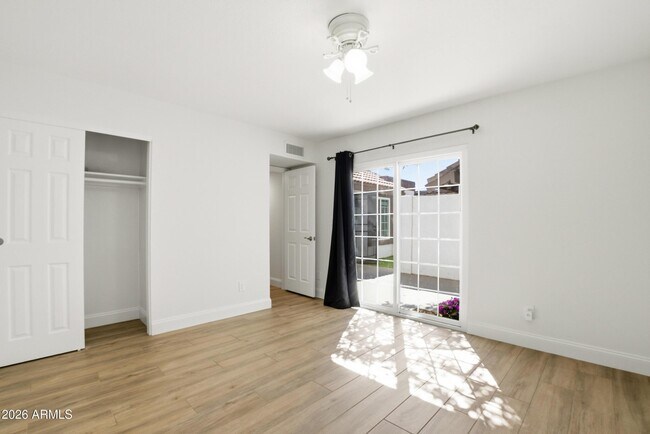 Building Photo - 8756 Via De Ln