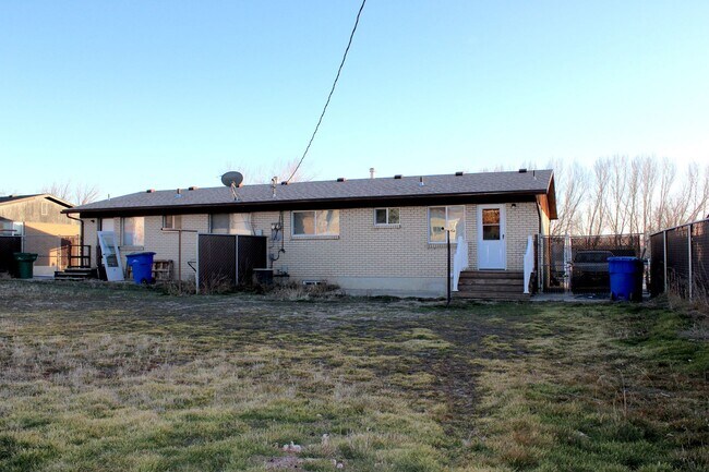 Building Photo - Newly Renovated 3 Bedroom, 1 Bath Duplex – in Lehi!