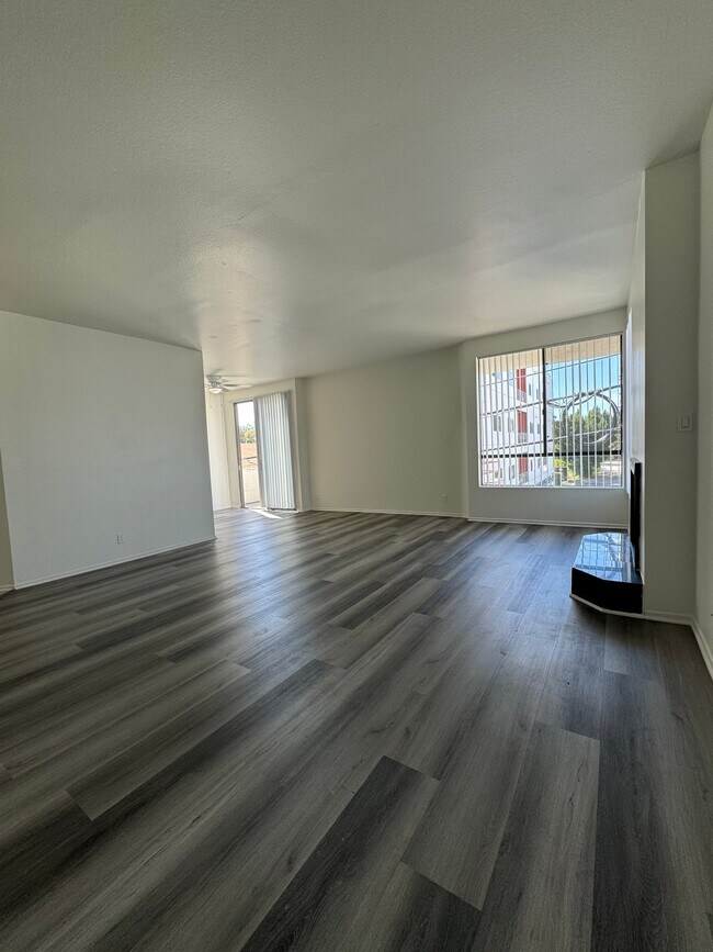 Building Photo - 4343 Whitsett Ave