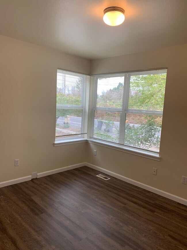 Building Photo - Available Now! 3 Bedroom ~ 1.5 Bathroom House Located in South Corvallis with A/C