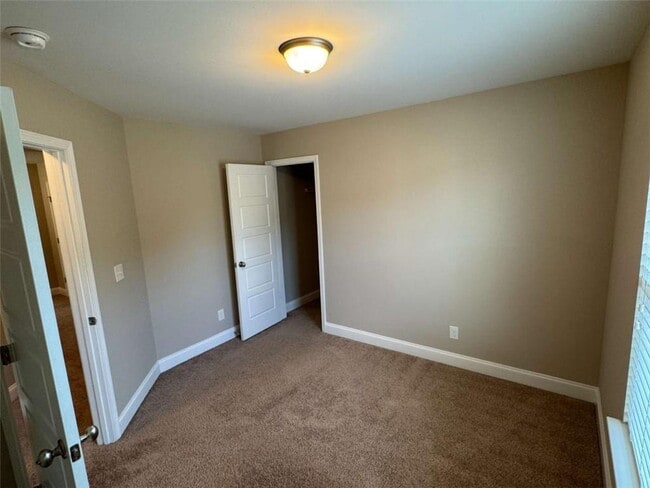 Building Photo - 495 Kirkland Dr