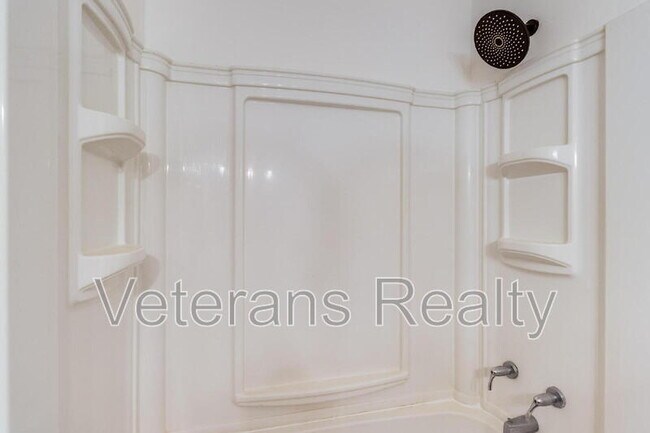 Building Photo - 1210 Spring Dr