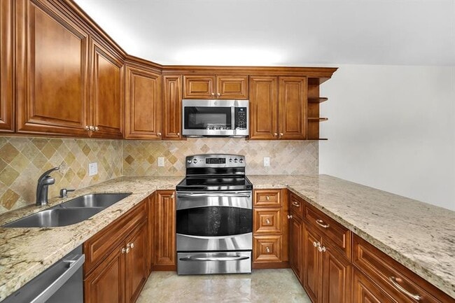 Building Photo - 9919 NW 6th Ct