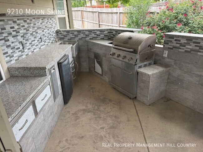 Building Photo - 9210 Moon Shine