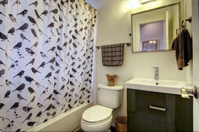 Building Photo - High End LOHI Townhome Available in June!