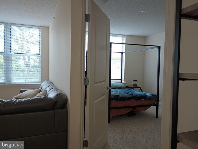 Building Photo - 11800 Sunset Hills Rd