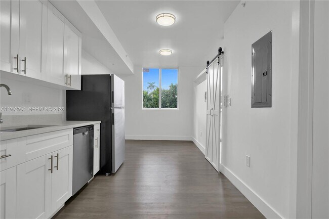 Building Photo - 1620 NW 18th St