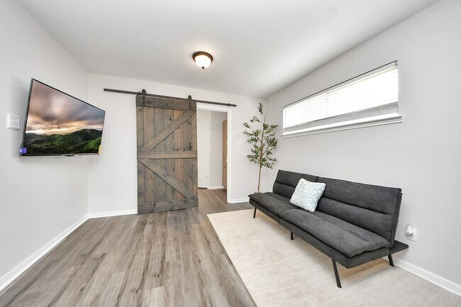 Building Photo - 563 Landfall Ln