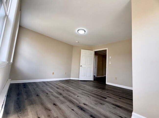 Building Photo - 3-7 Maple Street - Unit 7