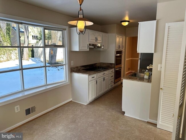 Building Photo - 4405 Bel Pre Rd