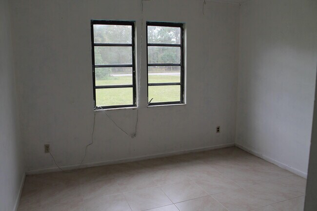 Building Photo - 7003 SW 39th St