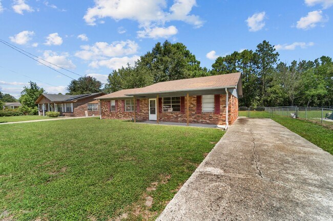 Building Photo - 234 Deerwood Dr