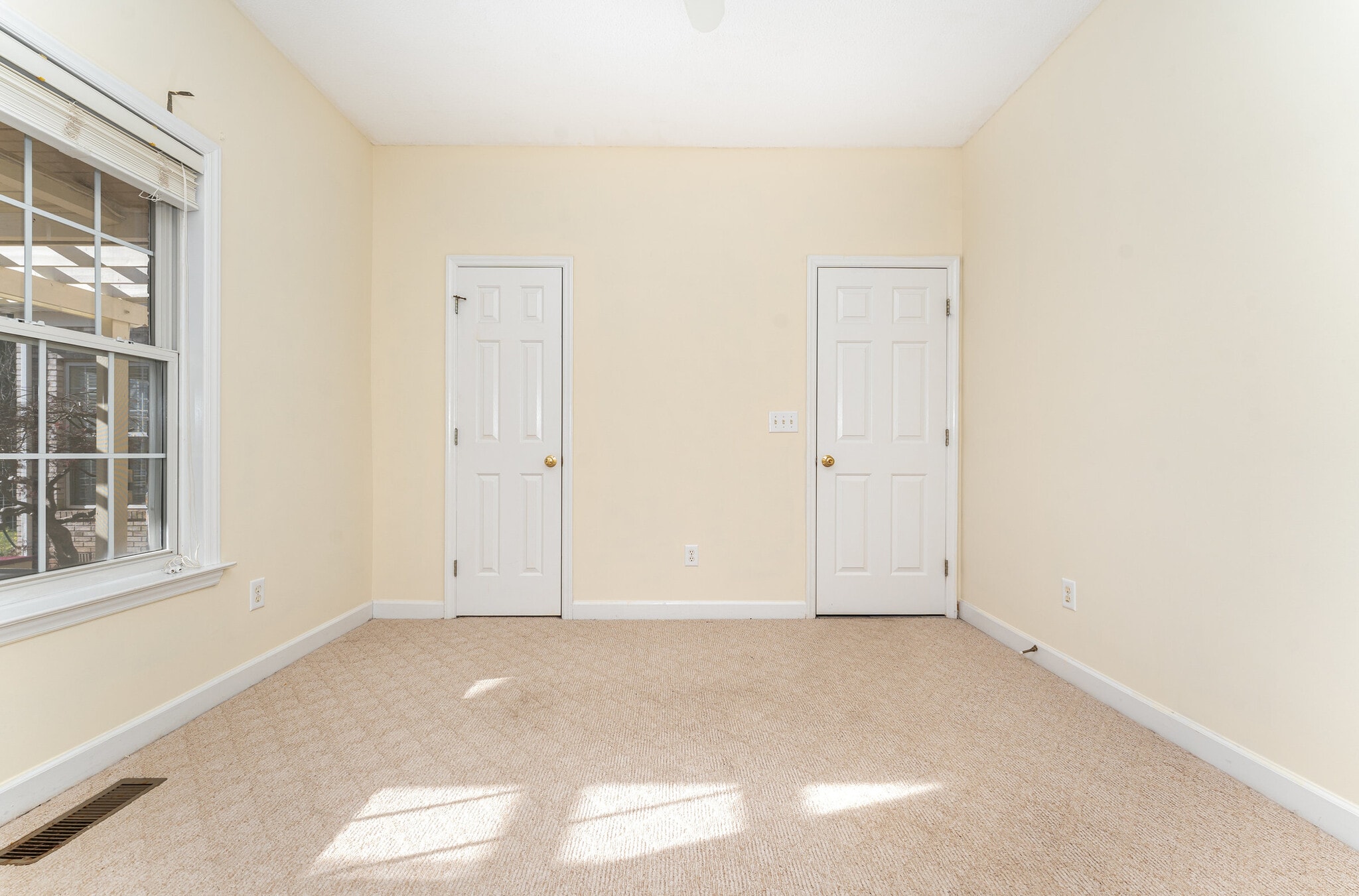 Building Photo - 4332 Southern Oak Dr