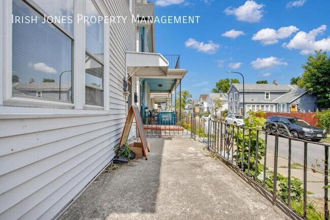 Building Photo - 84 10th St
