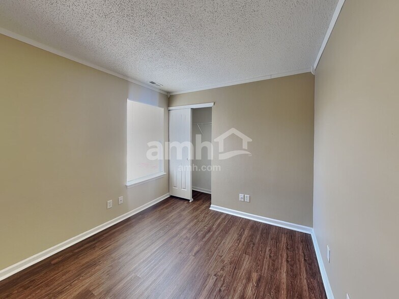 Building Photo - 5973 Redcliff North Ln