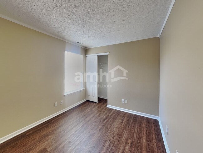 Building Photo - 5973 Redcliff North Ln