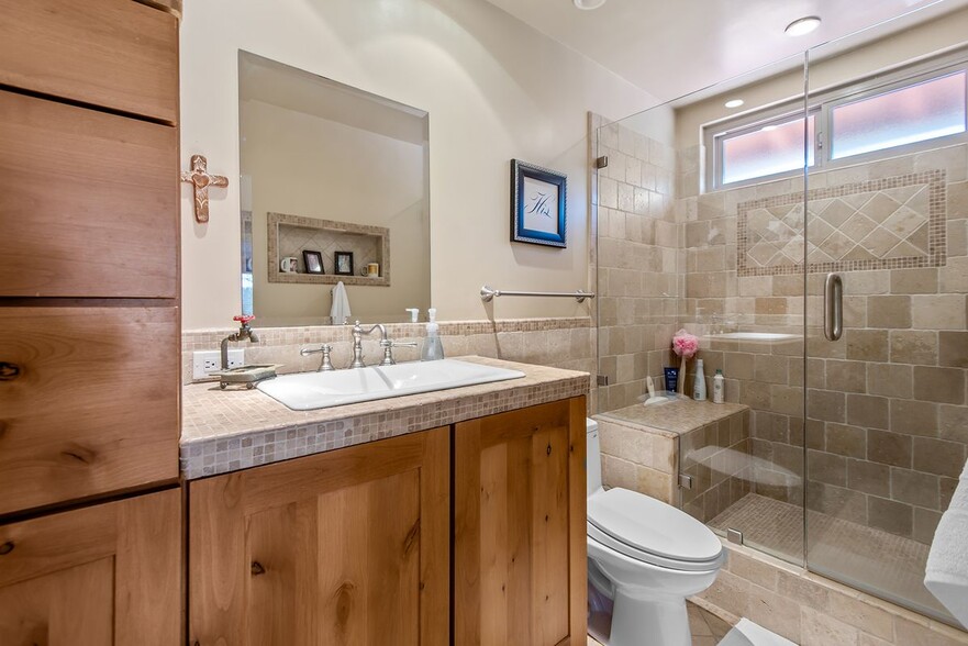Building Photo - 4936 Vejar Dr