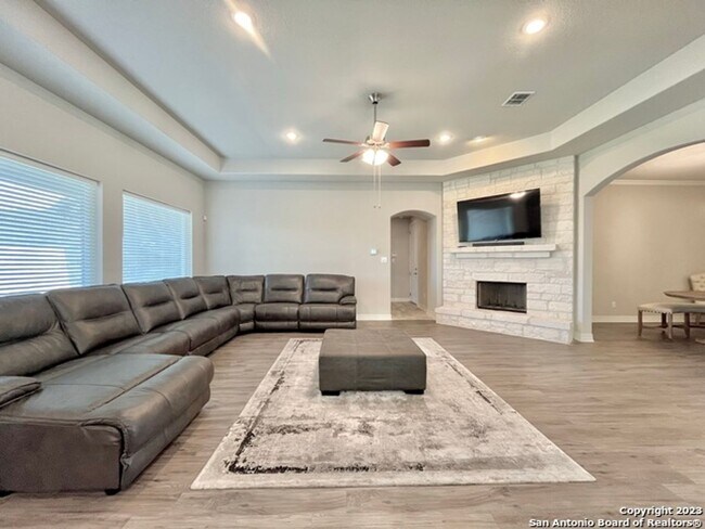 Building Photo - 30527 Setterfeld Cir