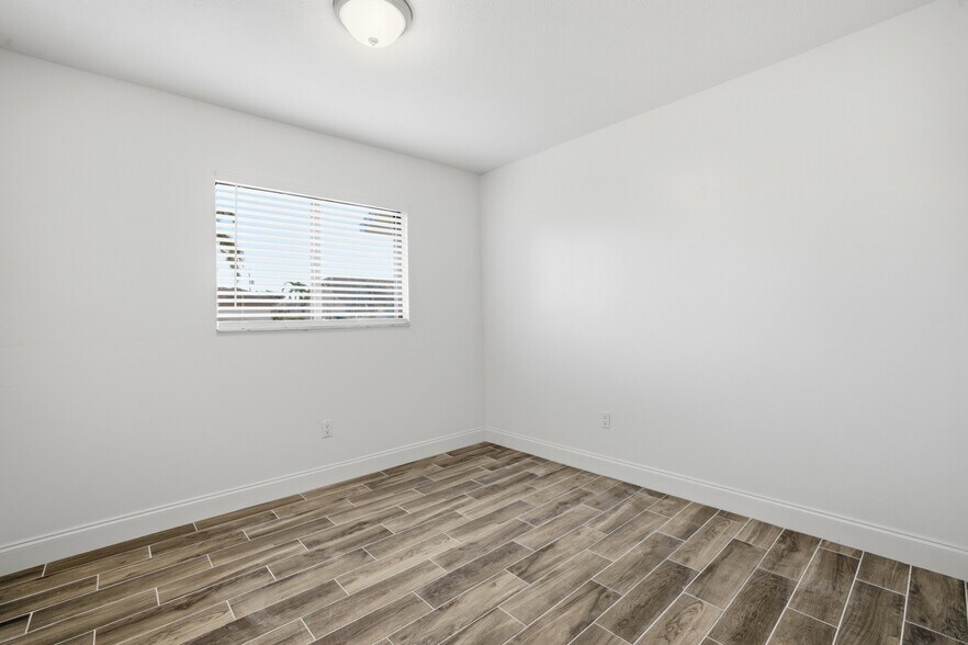 Building Photo - 1145 SW 44th Ter