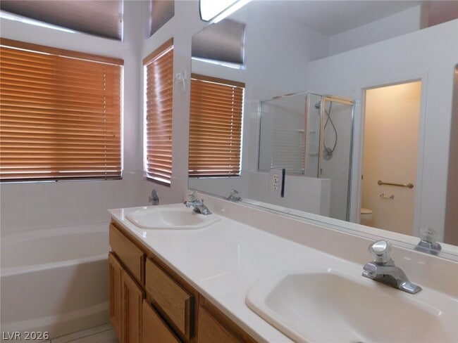 Building Photo - 1108 Coral Rainbow Ave