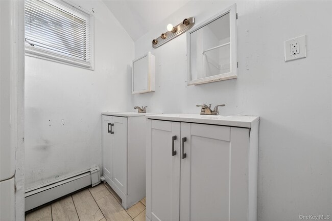 Building Photo - 32 Quaker Hill Rd