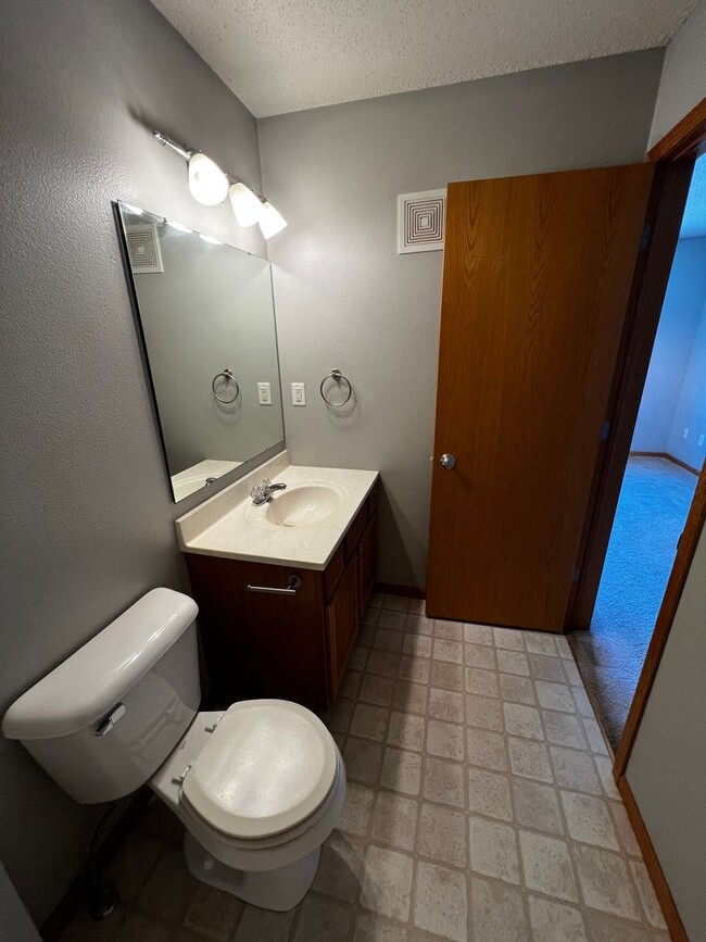 Building Photo - Adorable 2 Bedroom 2 Bath unit in the heart of North Liberty, IA!