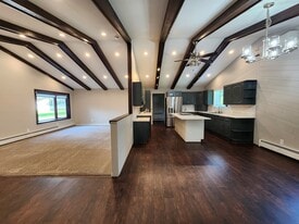 Building Photo - 908 S 48th Ave