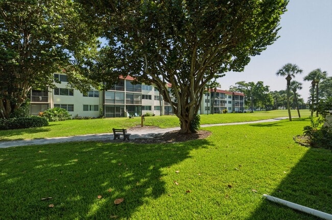 Building Photo - 681 S Hollybrook Dr