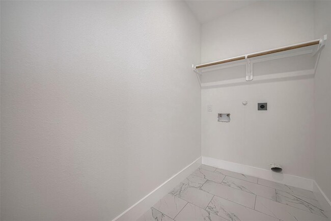 Building Photo - 7546 Charlie St