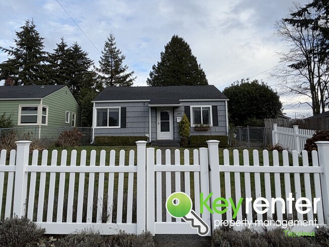 Building Photo - Beautiful bungalow home in Tacoma, WA!