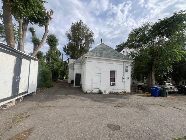 Primary Photo - Charming 1 Bedroom Apartment in the Heart ...