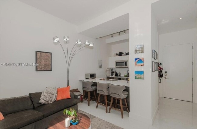 Building Photo - 301 Altara Ave