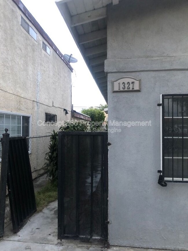 Building Photo - 1327 W Parade St