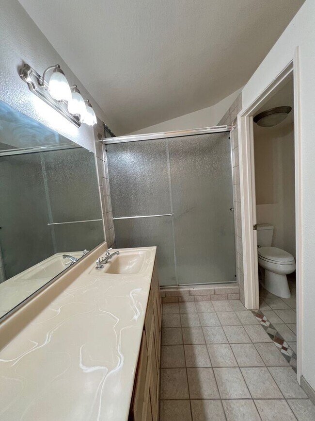 Building Photo - **Beautiful Lake Elsinore 3 Bdrm 2.5 Baths...