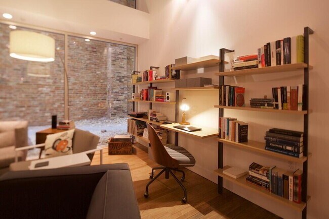 Building Photo - 106 N High St