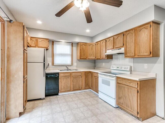 Building Photo - 201-203 Wellons Dr