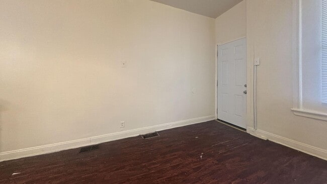 Building Photo - Modern 4-Bedroom Gem with Designer Finishes