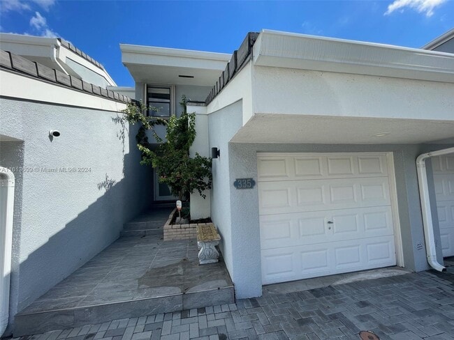 Building Photo - 335 Poinciana Island Dr